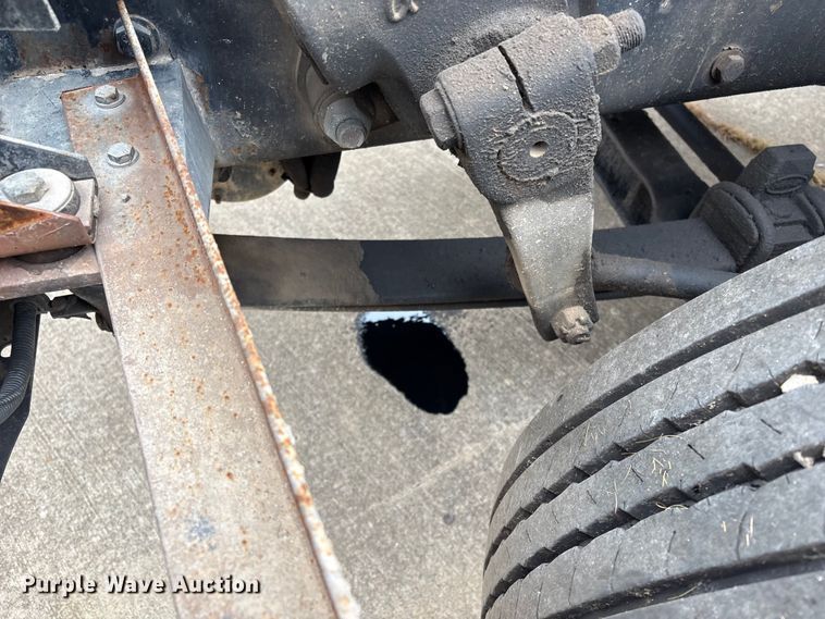 image for item EG8309 2004 Peterbilt 330 truck cab and chassis