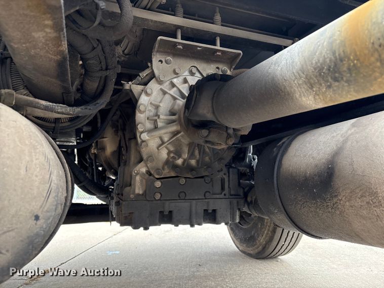 image for item EG8309 2004 Peterbilt 330 truck cab and chassis