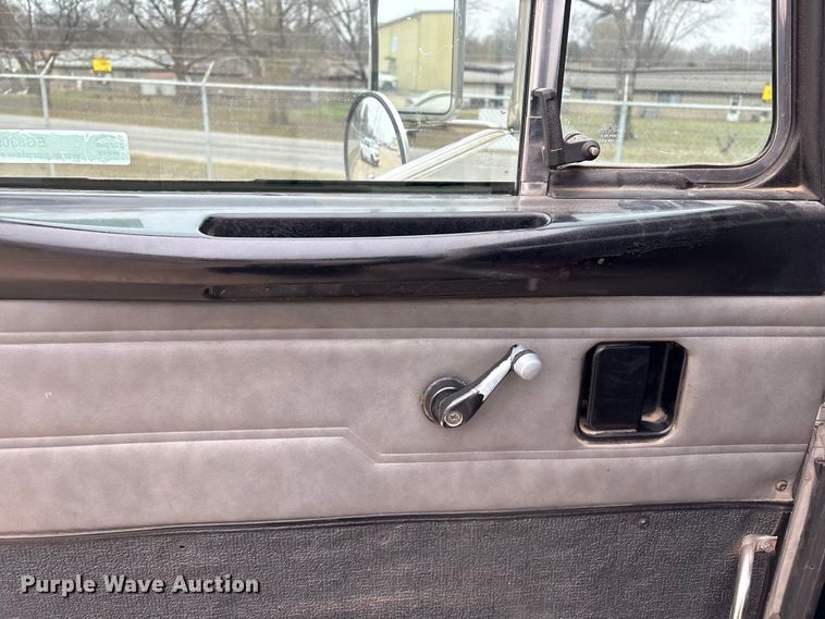 image for item EG8309 2004 Peterbilt 330 truck cab and chassis