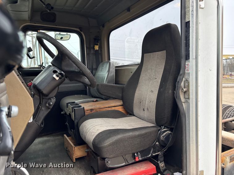 image for item EG8309 2004 Peterbilt 330 truck cab and chassis