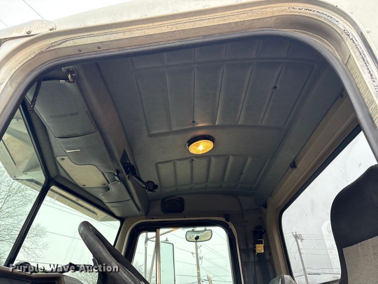 image for item EG8309 2004 Peterbilt 330 truck cab and chassis