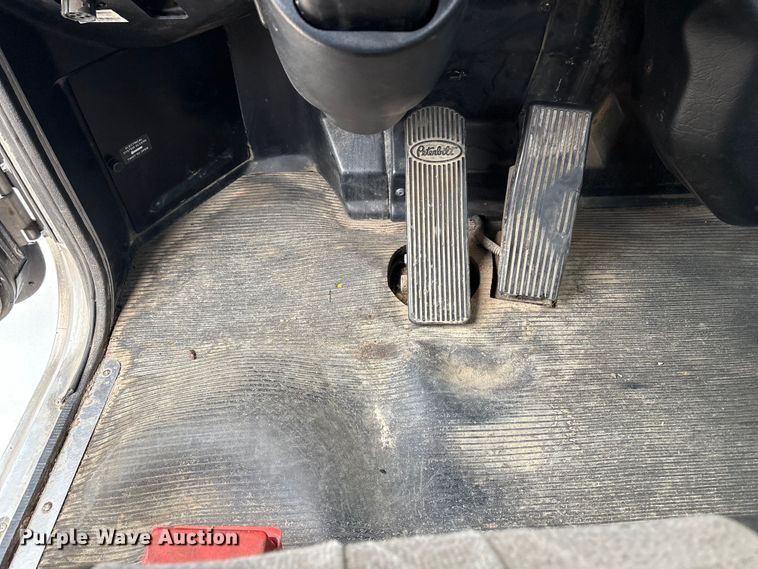 image for item EG8309 2004 Peterbilt 330 truck cab and chassis