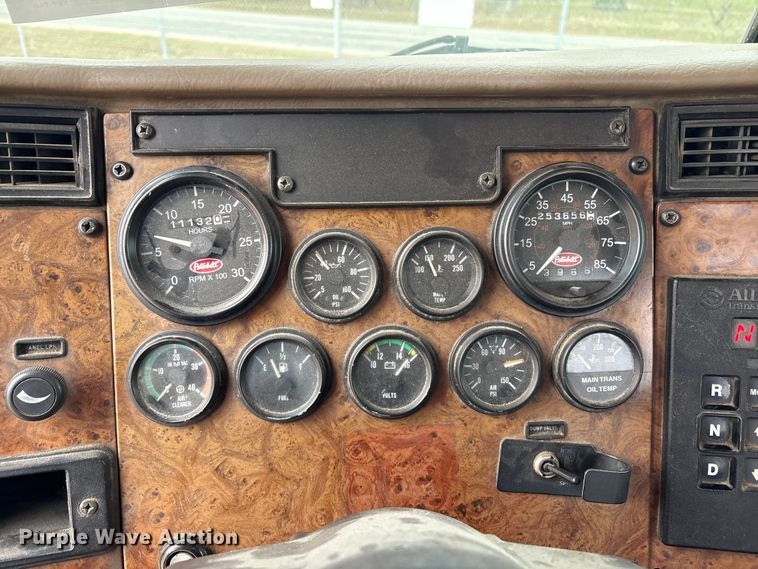 image for item EG8309 2004 Peterbilt 330 truck cab and chassis