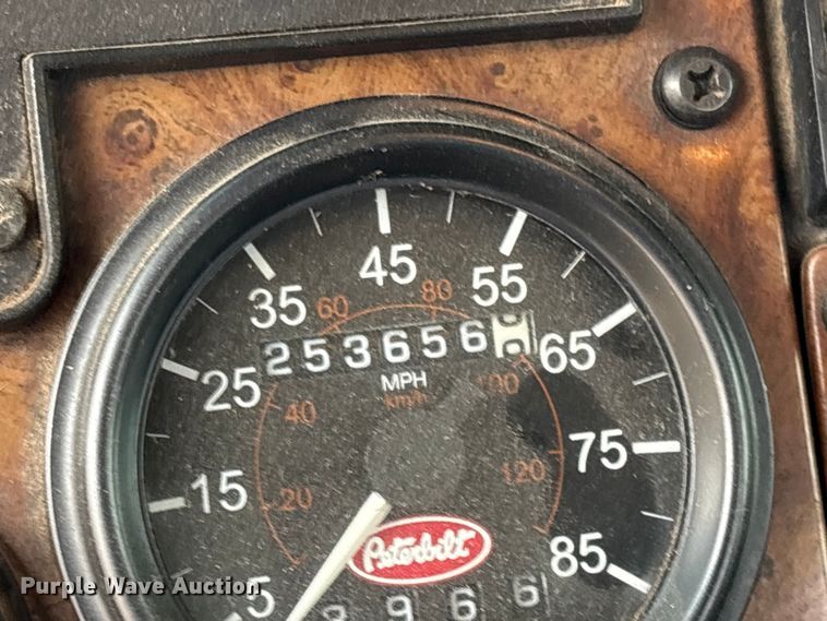 image for item EG8309 2004 Peterbilt 330 truck cab and chassis