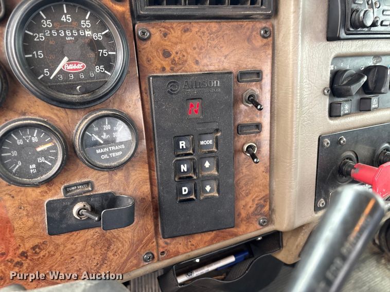 image for item EG8309 2004 Peterbilt 330 truck cab and chassis