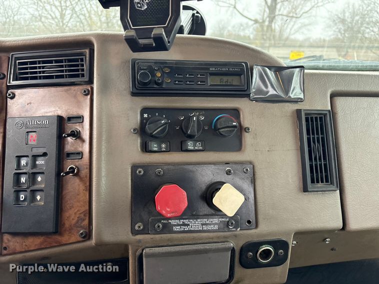 image for item EG8309 2004 Peterbilt 330 truck cab and chassis