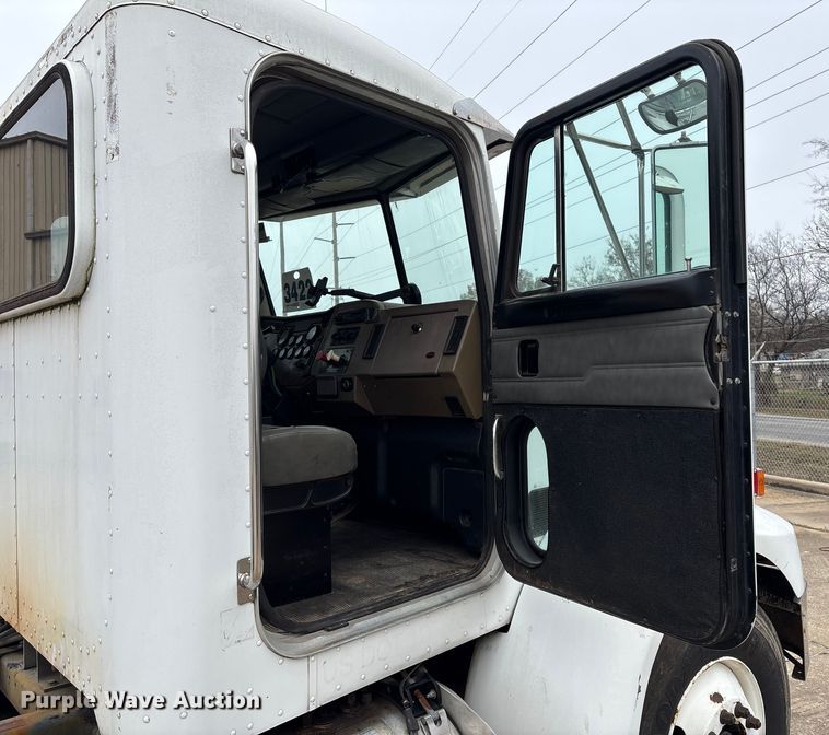 image for item EG8309 2004 Peterbilt 330 truck cab and chassis
