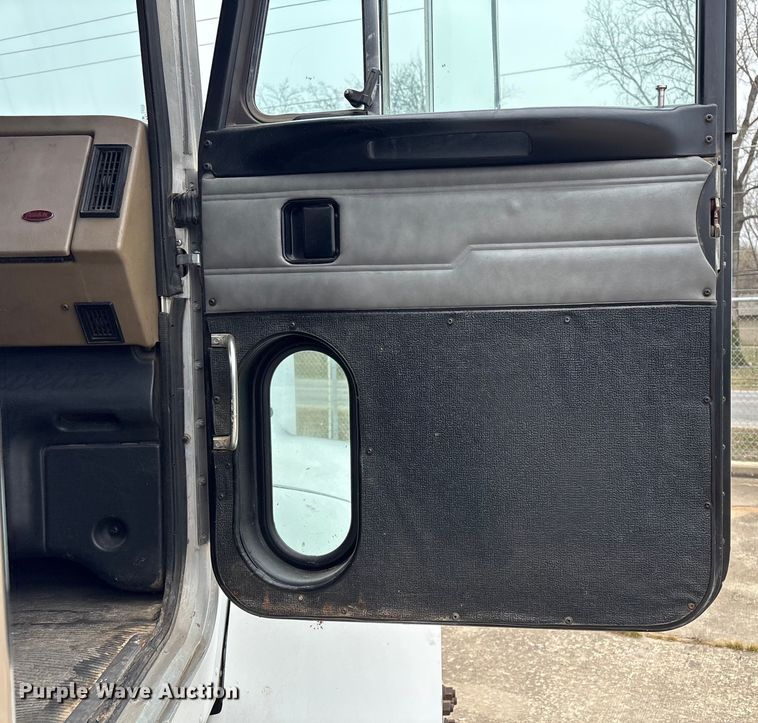 image for item EG8309 2004 Peterbilt 330 truck cab and chassis