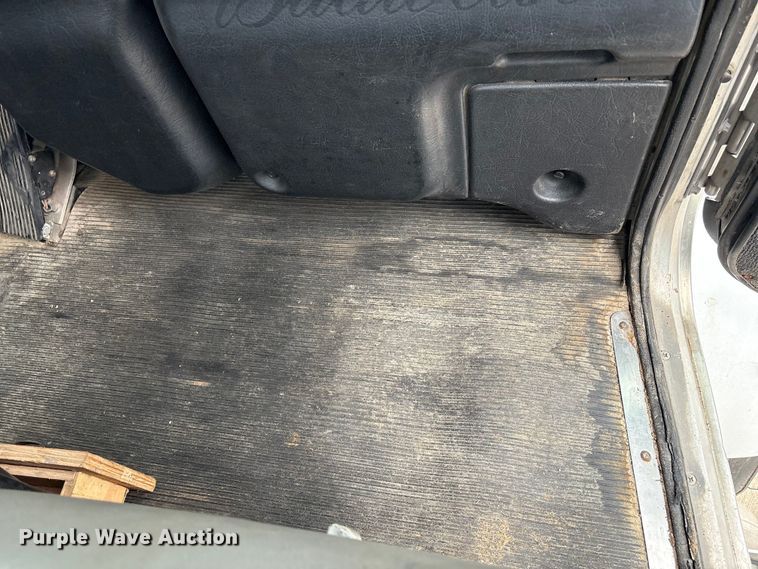 image for item EG8309 2004 Peterbilt 330 truck cab and chassis