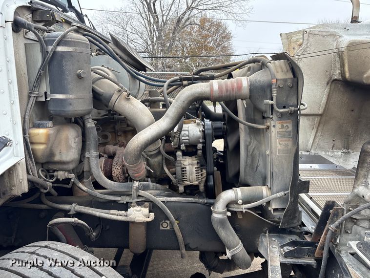 image for item EG8309 2004 Peterbilt 330 truck cab and chassis