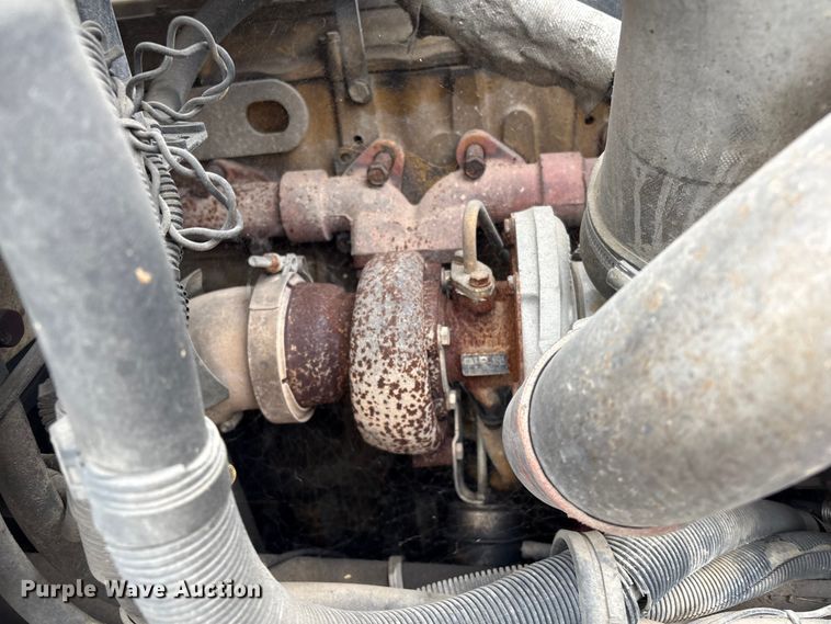 image for item EG8309 2004 Peterbilt 330 truck cab and chassis