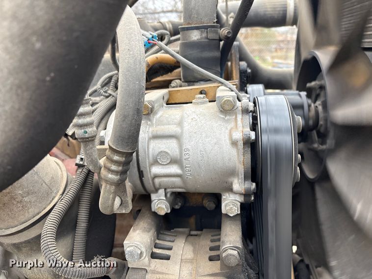 image for item EG8309 2004 Peterbilt 330 truck cab and chassis