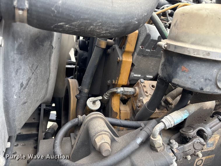 image for item EG8309 2004 Peterbilt 330 truck cab and chassis