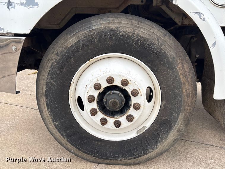 image for item EG8309 2004 Peterbilt 330 truck cab and chassis