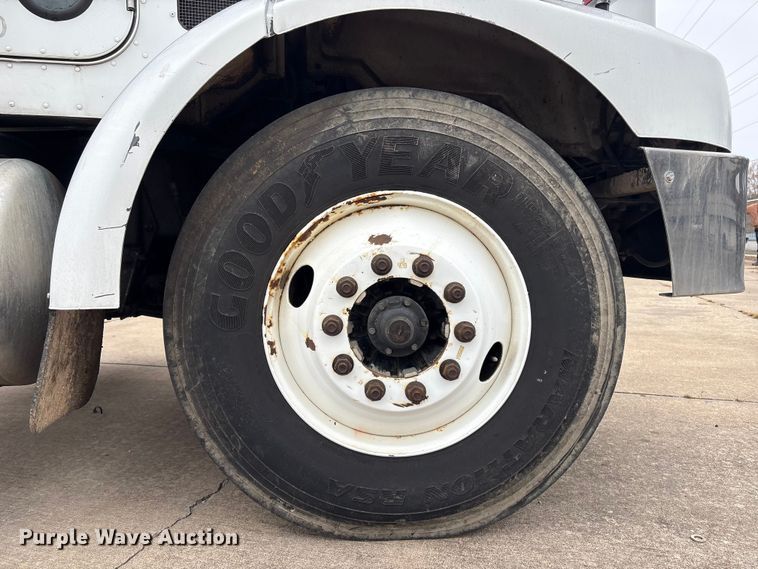 image for item EG8309 2004 Peterbilt 330 truck cab and chassis