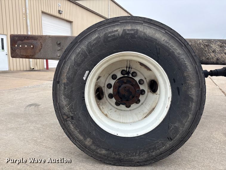 image for item EG8309 2004 Peterbilt 330 truck cab and chassis