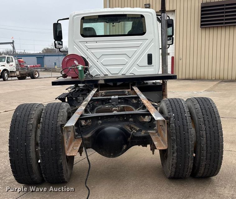 image for item EG8311 2009 International 4400 truck cab and chassis