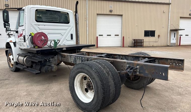 image for item EG8311 2009 International 4400 truck cab and chassis