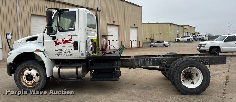 image for item EG8311 2009 International 4400 truck cab and chassis