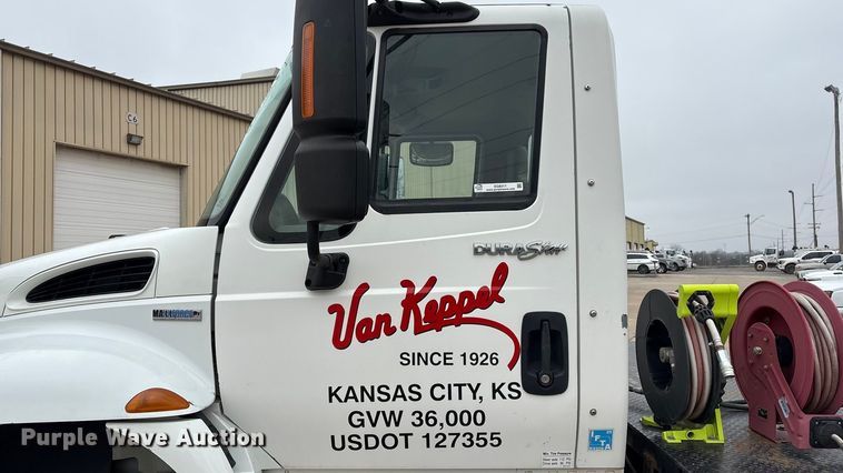 image for item EG8311 2009 International 4400 truck cab and chassis