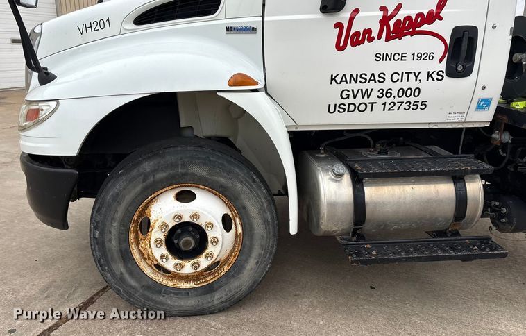 image for item EG8311 2009 International 4400 truck cab and chassis