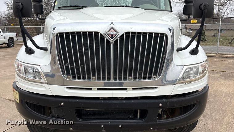 image for item EG8311 2009 International 4400 truck cab and chassis