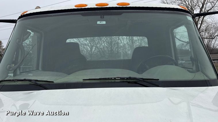 image for item EG8311 2009 International 4400 truck cab and chassis