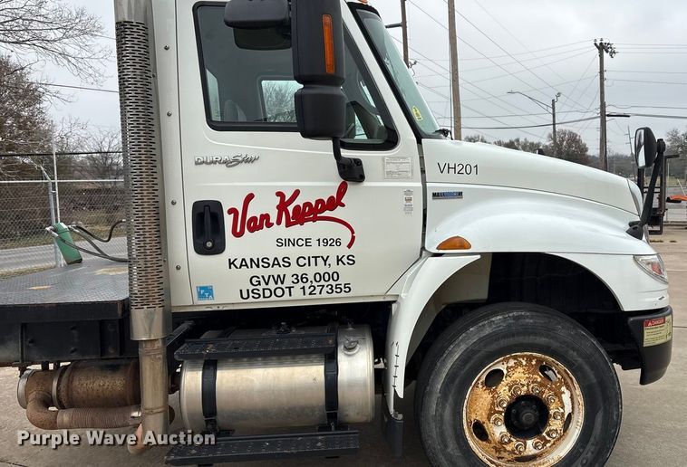 image for item EG8311 2009 International 4400 truck cab and chassis