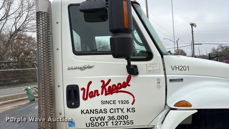 image for item EG8311 2009 International 4400 truck cab and chassis