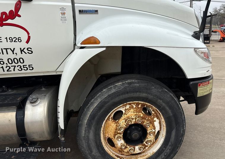 image for item EG8311 2009 International 4400 truck cab and chassis