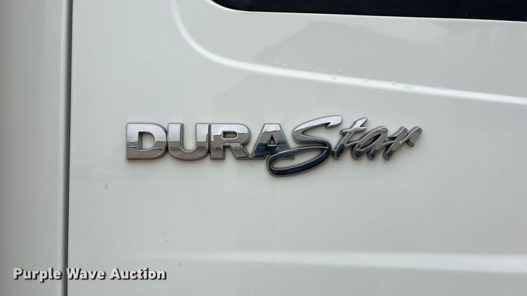 image for item EG8311 2009 International 4400 truck cab and chassis