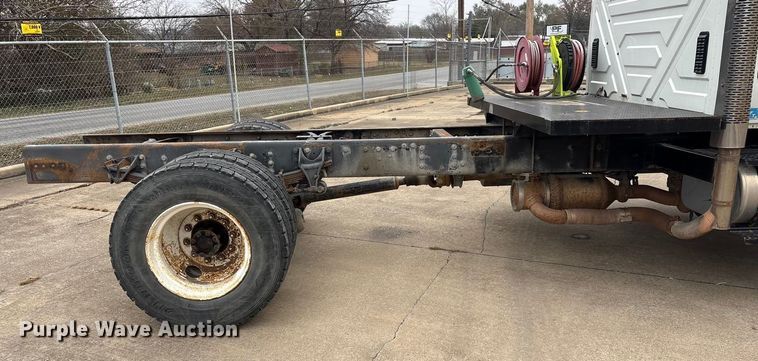 image for item EG8311 2009 International 4400 truck cab and chassis