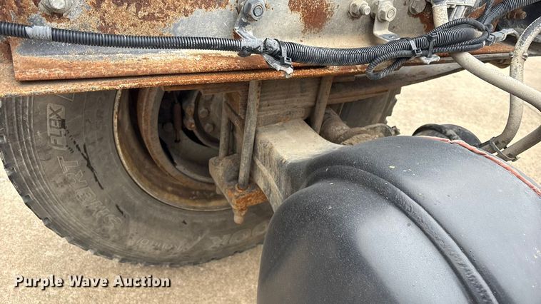 image for item EG8311 2009 International 4400 truck cab and chassis