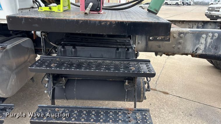 image for item EG8311 2009 International 4400 truck cab and chassis