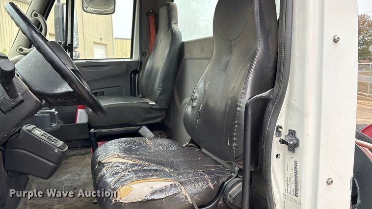 image for item EG8311 2009 International 4400 truck cab and chassis