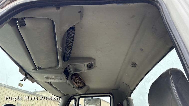 image for item EG8311 2009 International 4400 truck cab and chassis