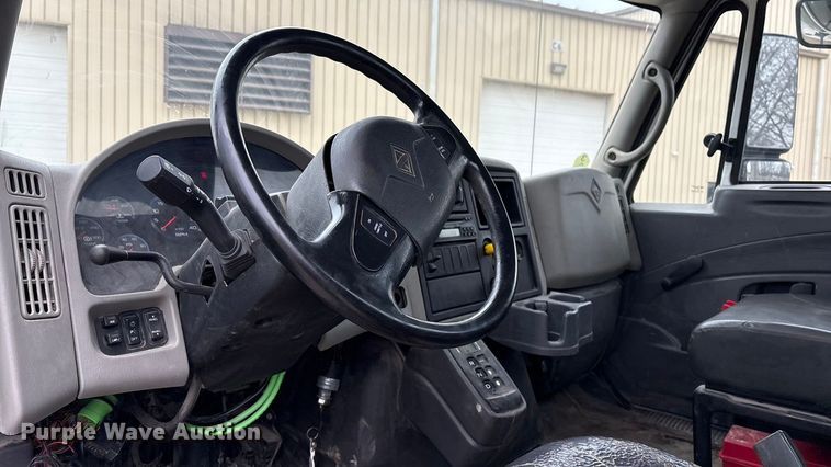 image for item EG8311 2009 International 4400 truck cab and chassis