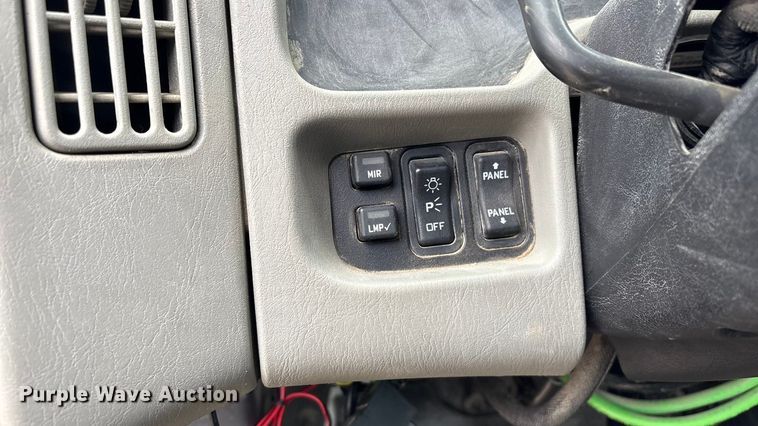 image for item EG8311 2009 International 4400 truck cab and chassis