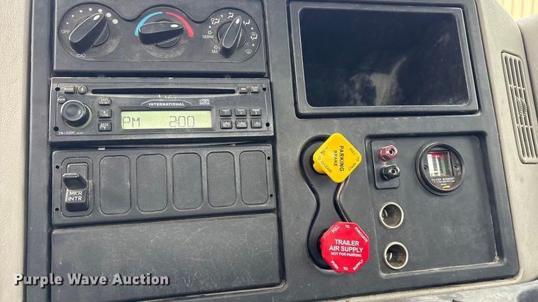 image for item EG8311 2009 International 4400 truck cab and chassis