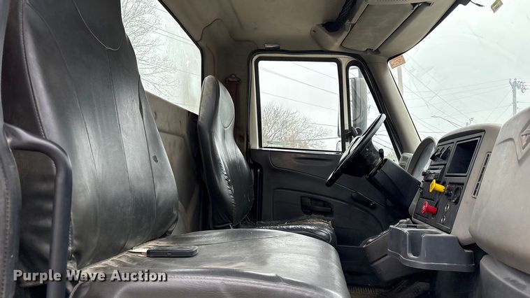 image for item EG8311 2009 International 4400 truck cab and chassis