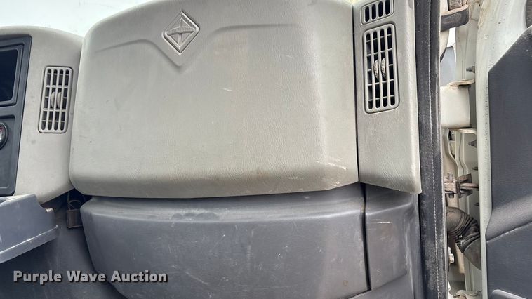 image for item EG8311 2009 International 4400 truck cab and chassis