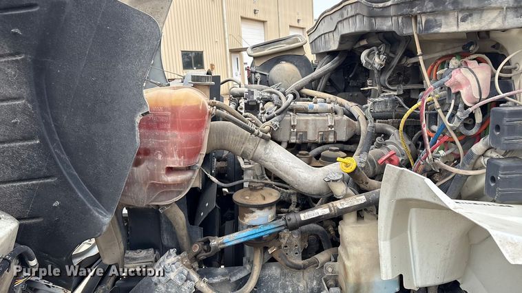 image for item EG8311 2009 International 4400 truck cab and chassis