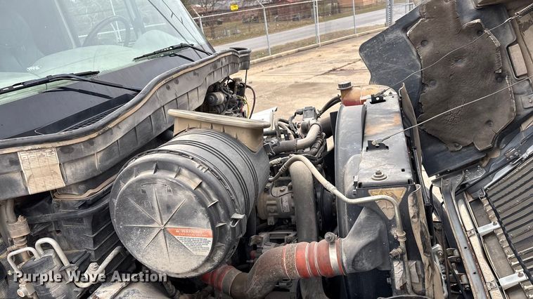 image for item EG8311 2009 International 4400 truck cab and chassis