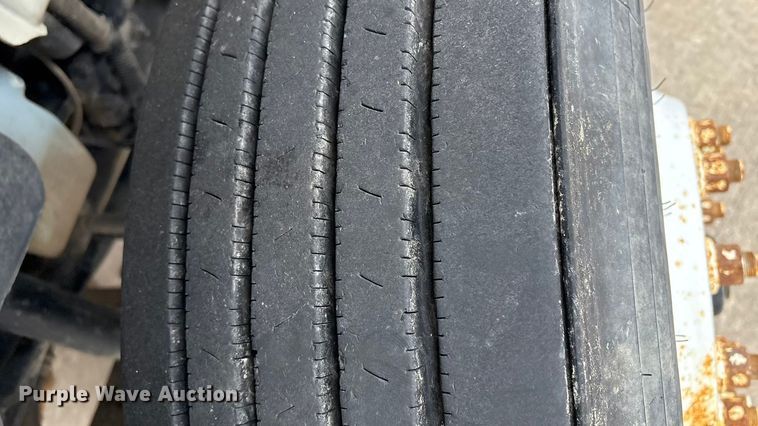 image for item EG8311 2009 International 4400 truck cab and chassis