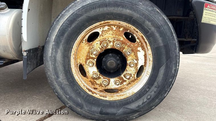 image for item EG8311 2009 International 4400 truck cab and chassis