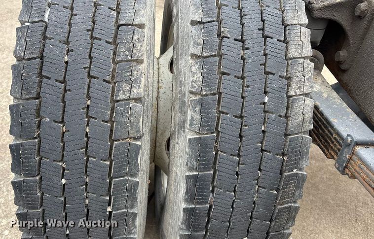 image for item EG8311 2009 International 4400 truck cab and chassis