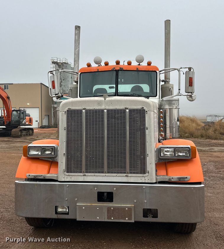 image for item EL0050 2005 Peterbilt 379 semi truck