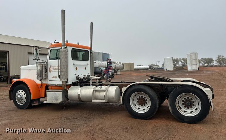 image for item EL0050 2005 Peterbilt 379 semi truck