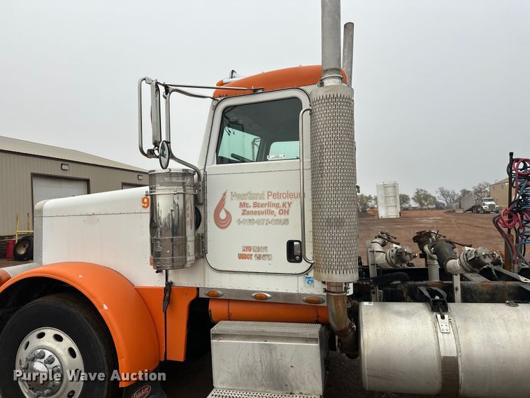 image for item EL0050 2005 Peterbilt 379 semi truck