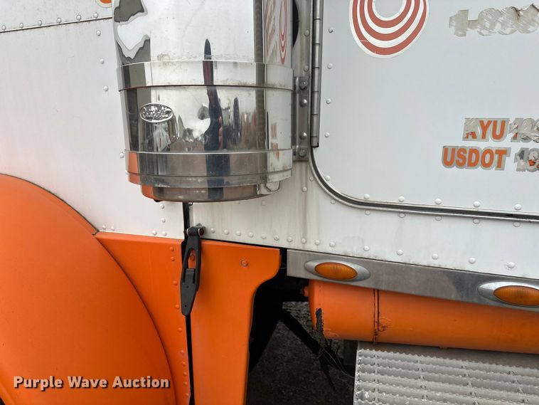 image for item EL0050 2005 Peterbilt 379 semi truck
